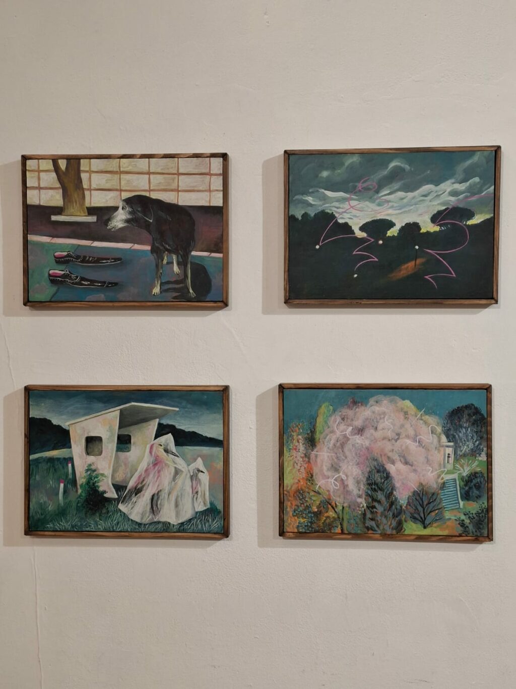 Peintures à l'huile sur bois 29x38 cm. Baguettes en sapin vernis. Signées au dos.